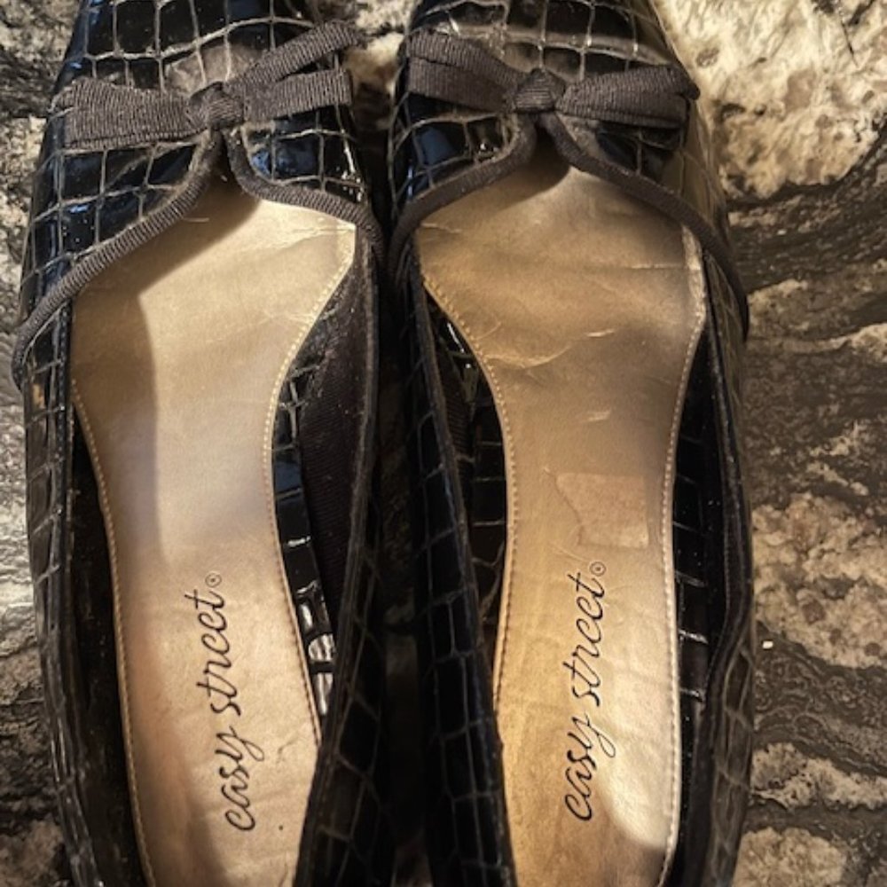 Easy street black patent crocodile print